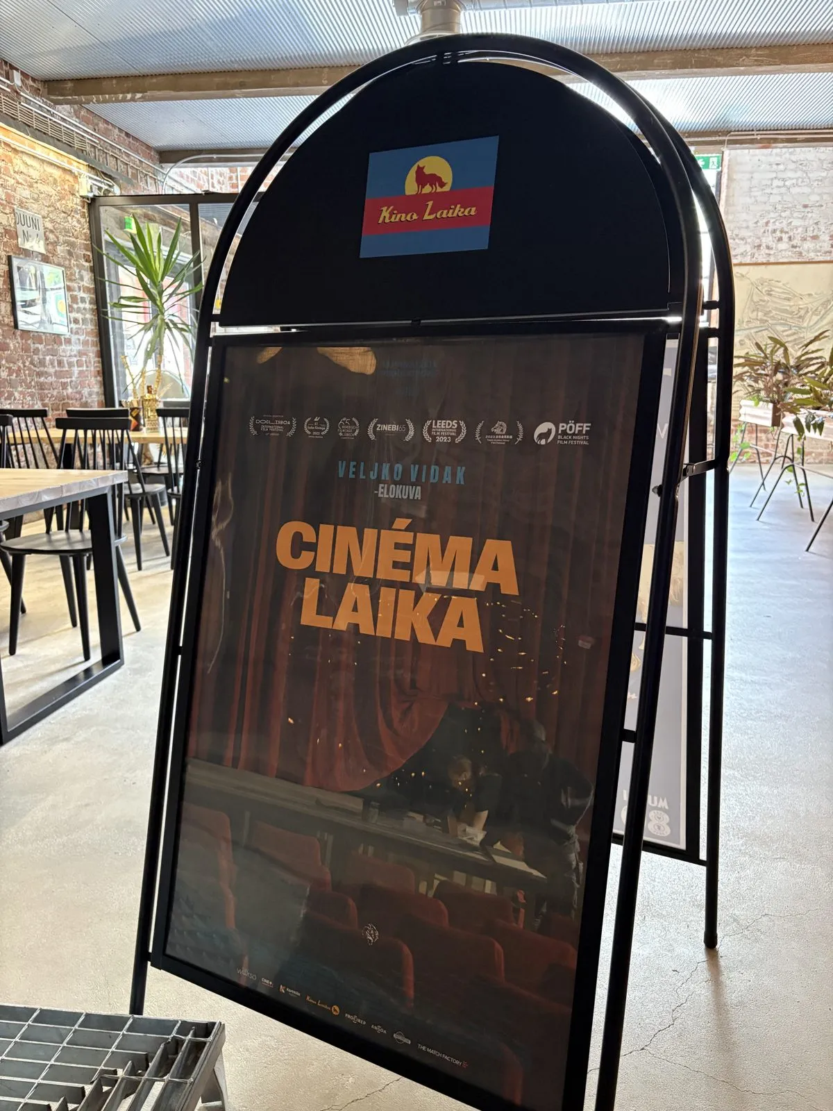 映画館キノ・ライカに置かれていた、映画「Cinéma Laika」のポスター