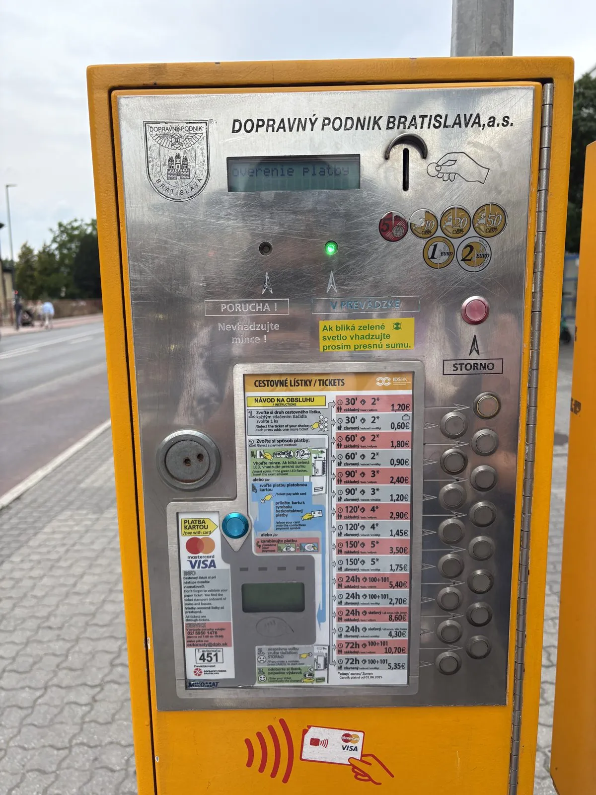 ブラチスラバの市内交通の券売機